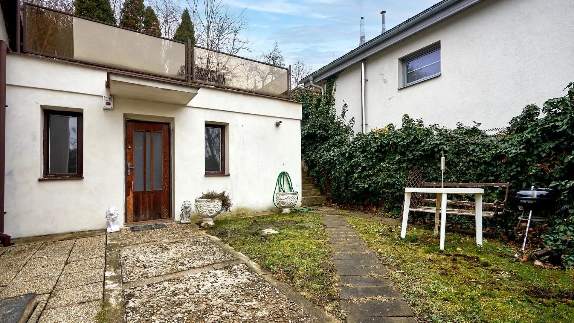 Devils Peak Prague Apartment Homestay
