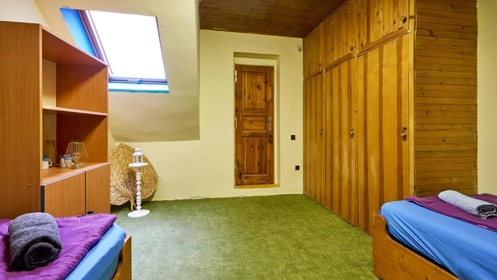 Devils Peak Prague Apartment Homestay