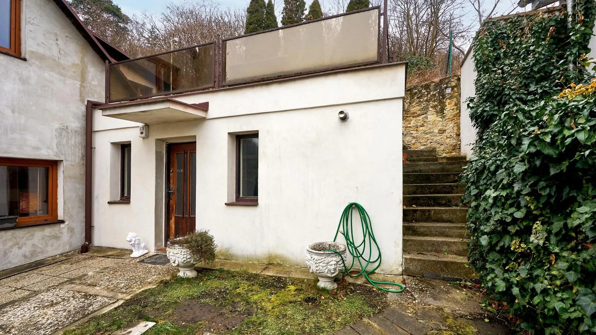 Devils Peak Prague Apartment Homestay